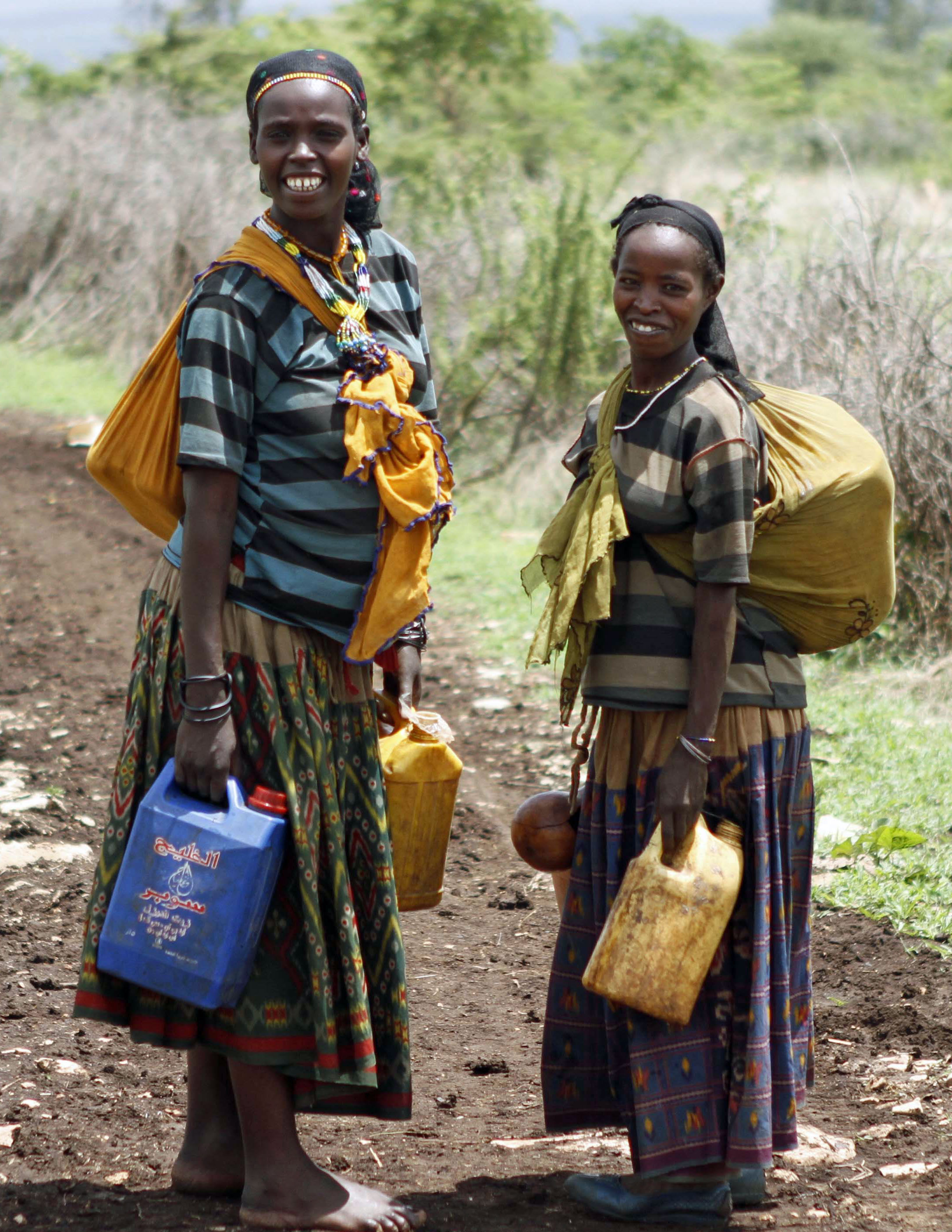 Adolescent girls in Ethiopia fetch water 