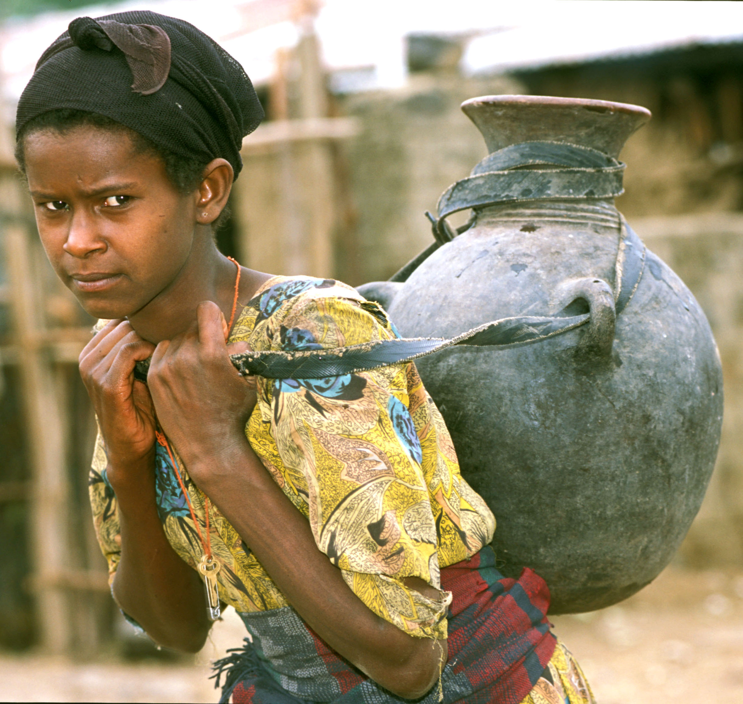 Girl in Ethiopia carrying water. Copyright: WHO/P. Virot.